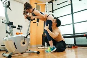 Xin ông chồng đi tập gym, bà xã vụng trộm với anh pt